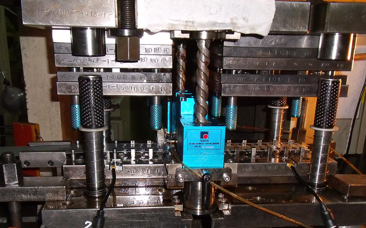 哪里有模內攻牙機賣_機械類欄目